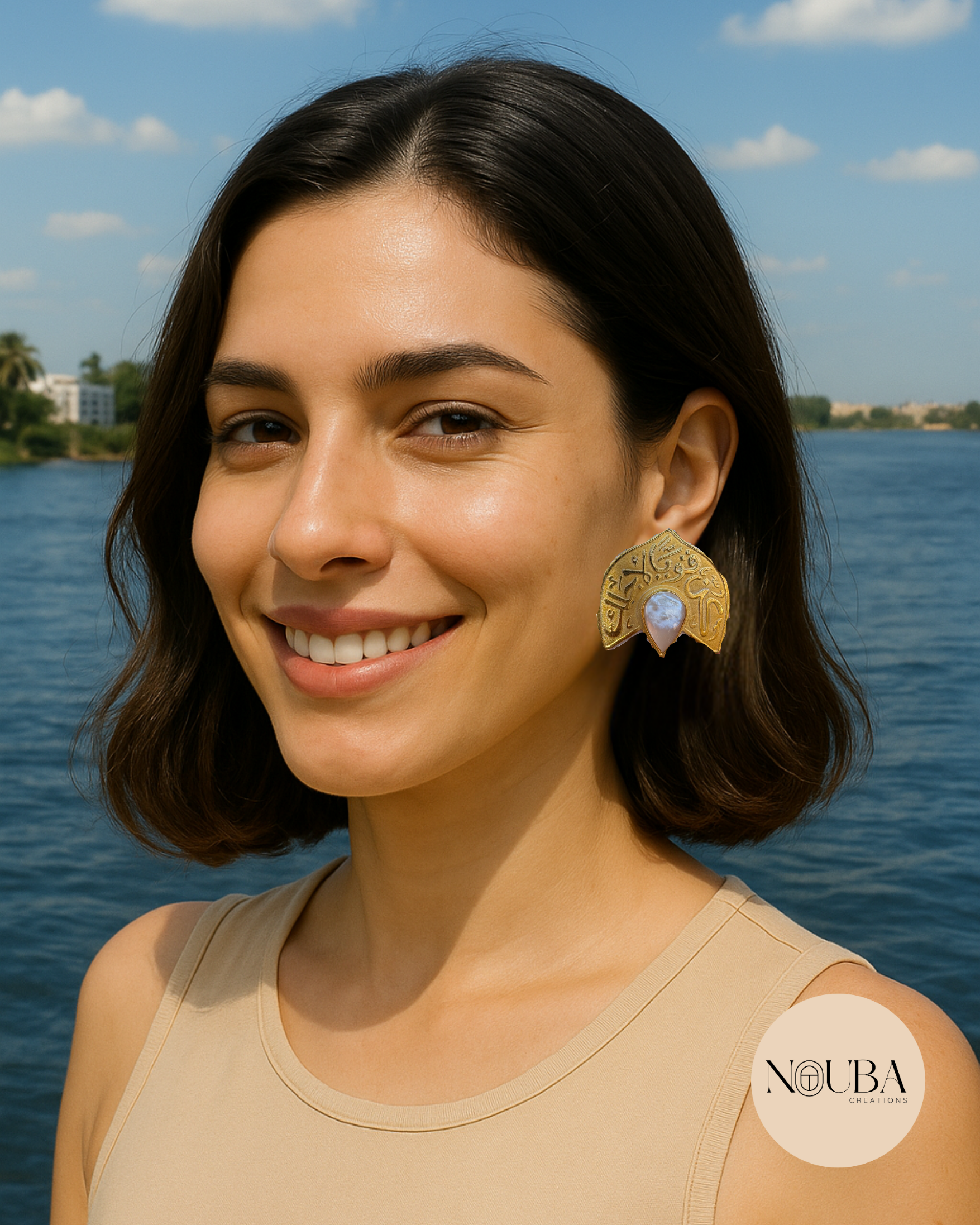 Boucles d’Oreilles Calligraphie Arabe – “Sois fort pour toi” – Plaqué Or 18K