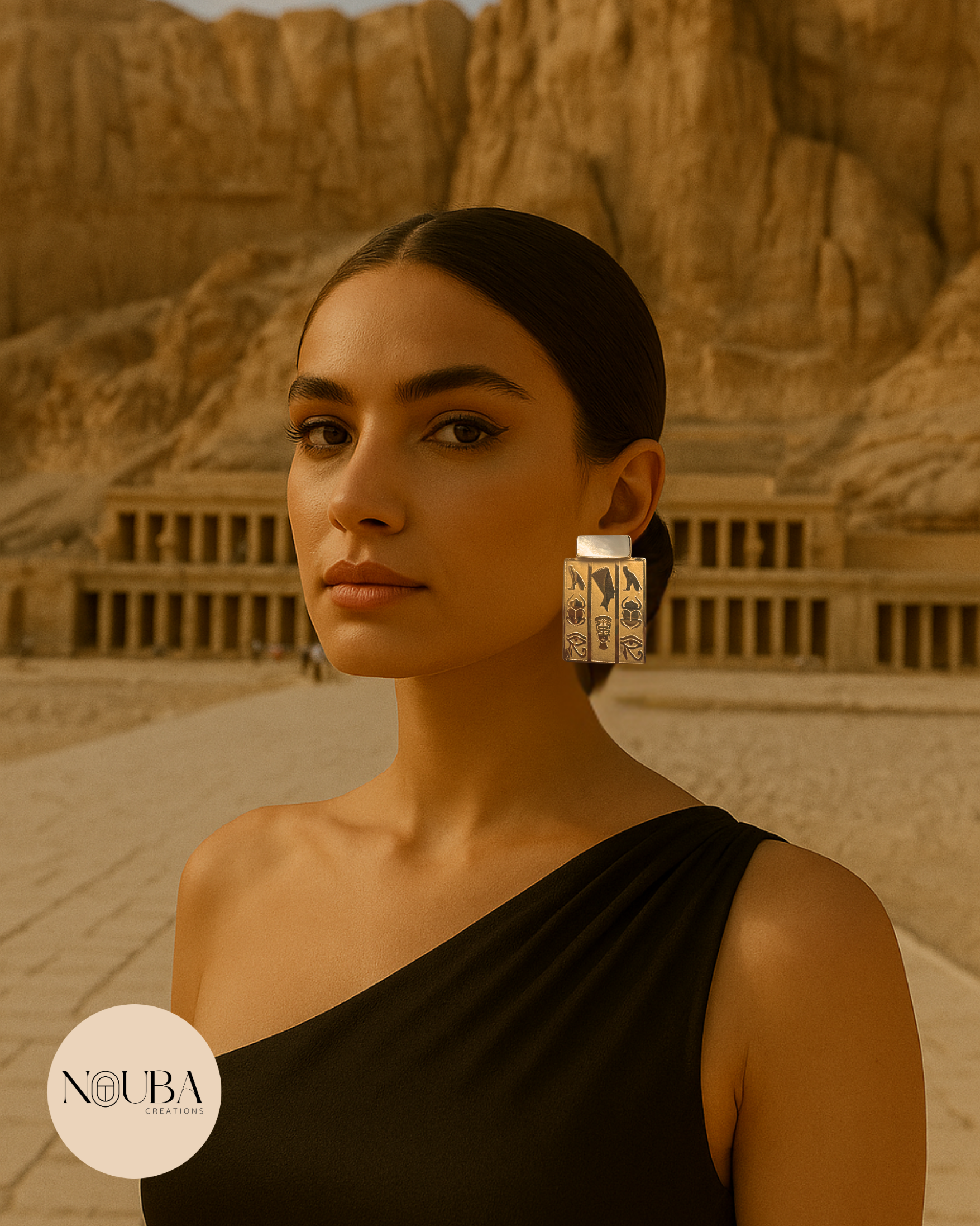 Boucles d’Oreilles Pharaoniques – Hiéroglyphes & Nacre – Laiton Plaqué Or