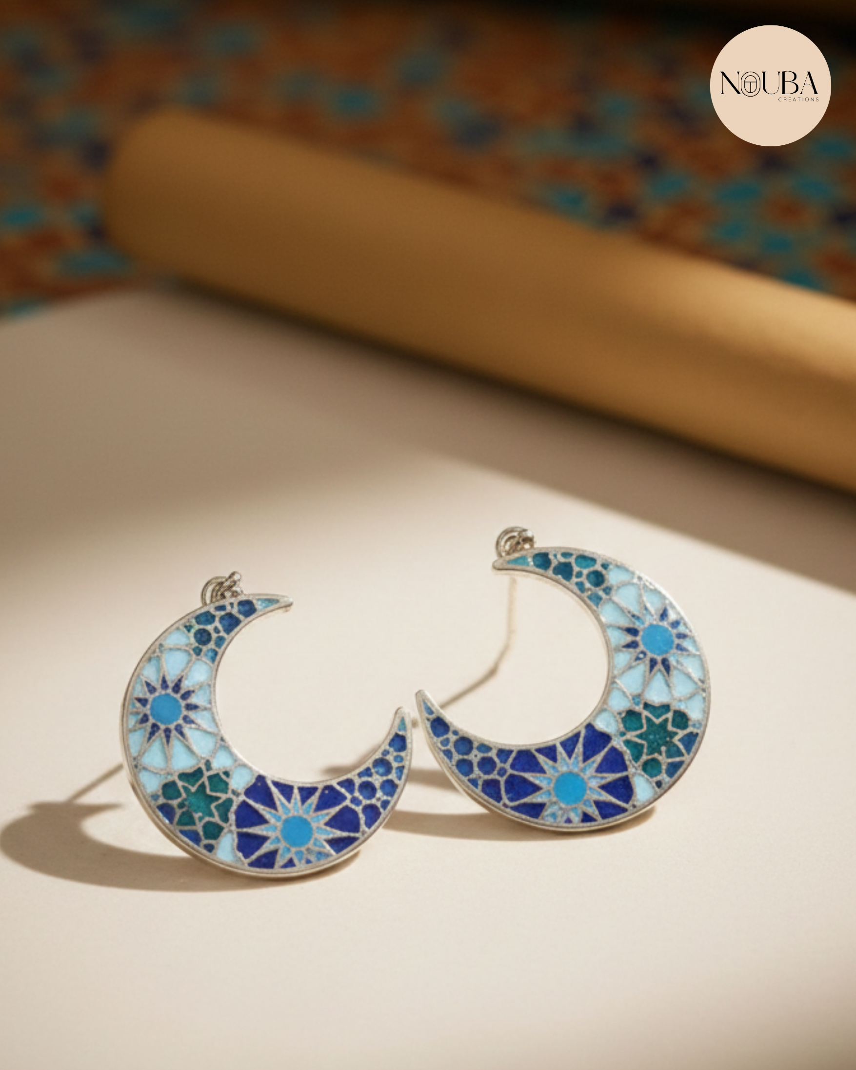 Boucles d’Oreilles Lune en Argent 925 – Arabesques Colorées – Émaillées à la Main