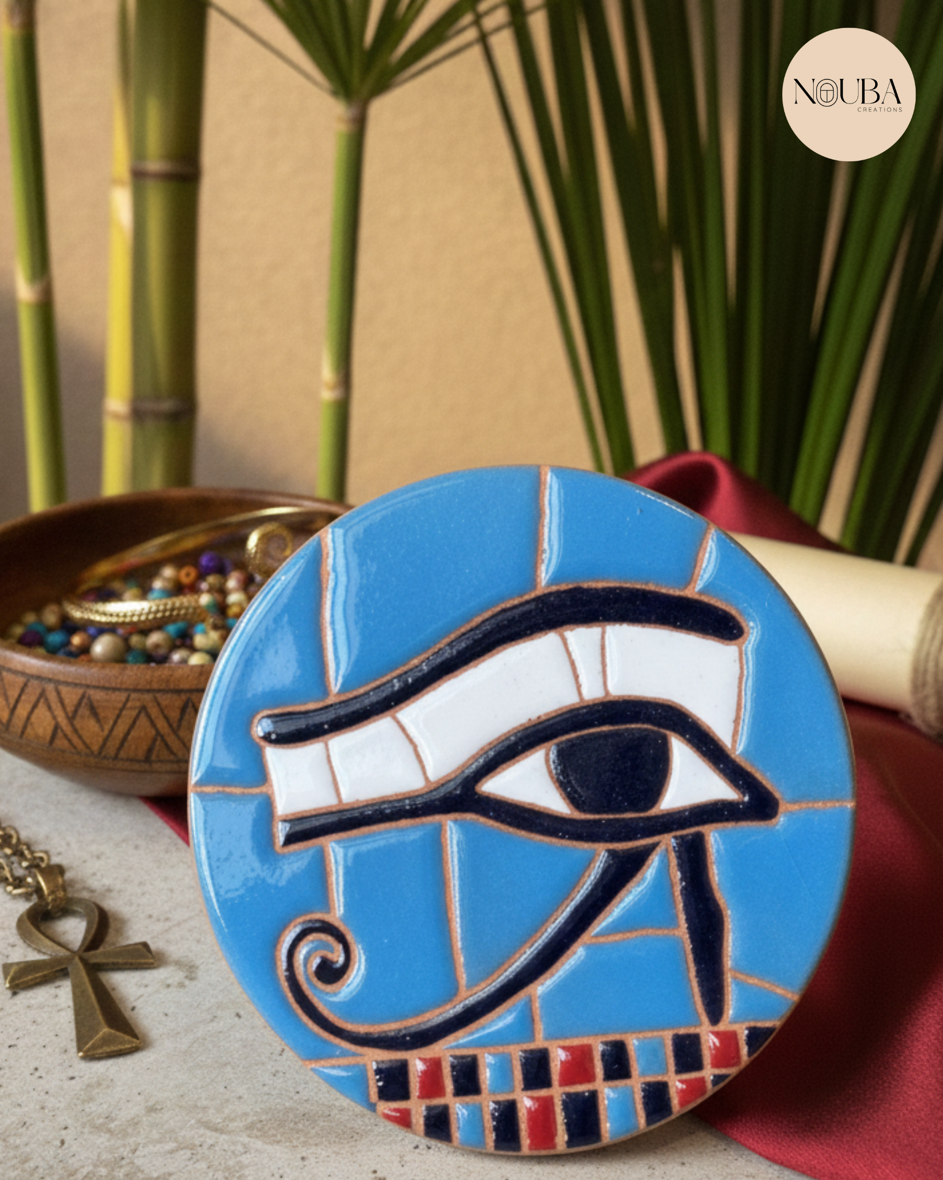 Sous-verre Œil d’Horus – Céramique Peinte à la Main | Art Égyptien