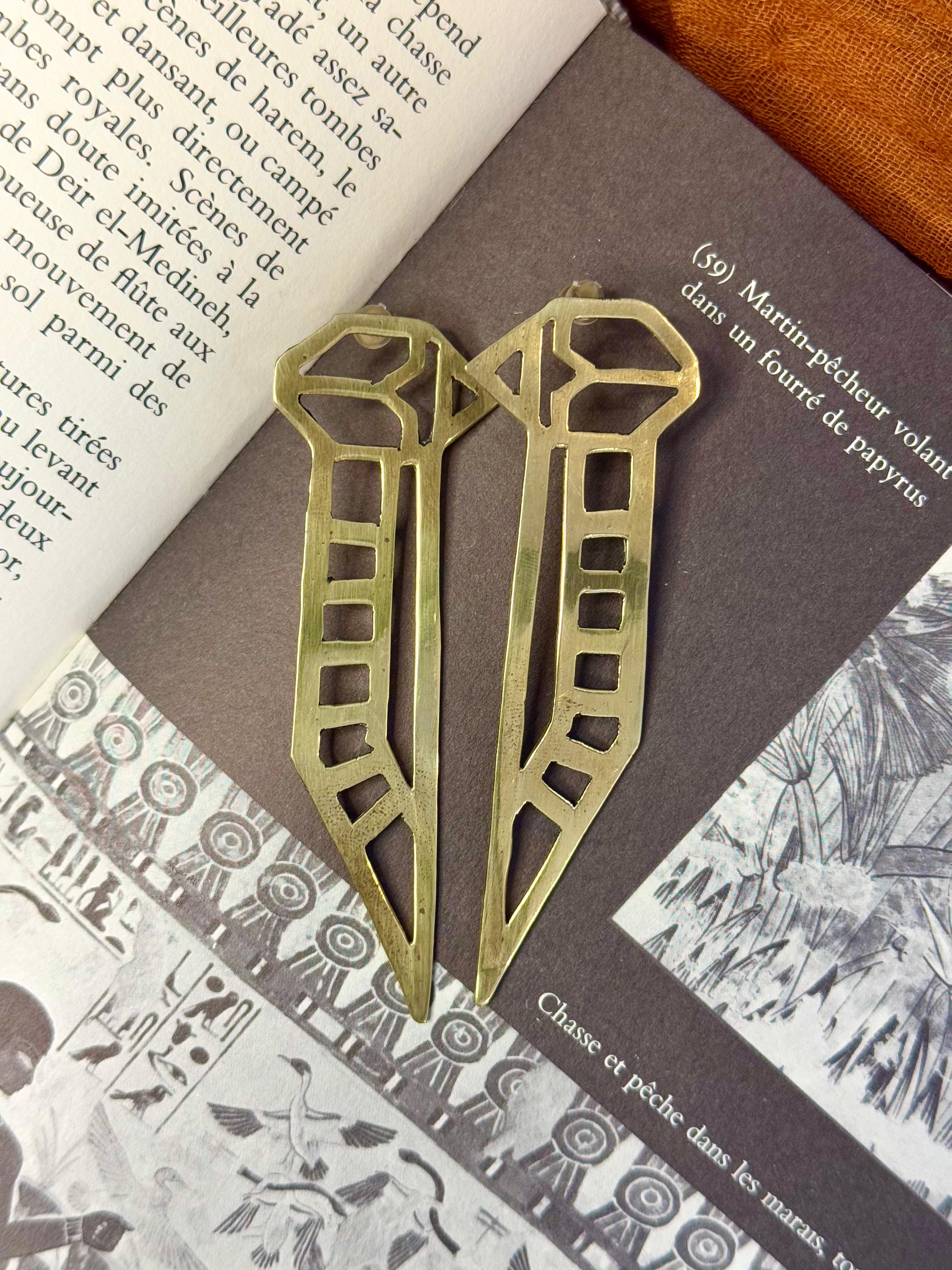 Boucles d’Oreilles Scarab Totem – Laiton Fait Main